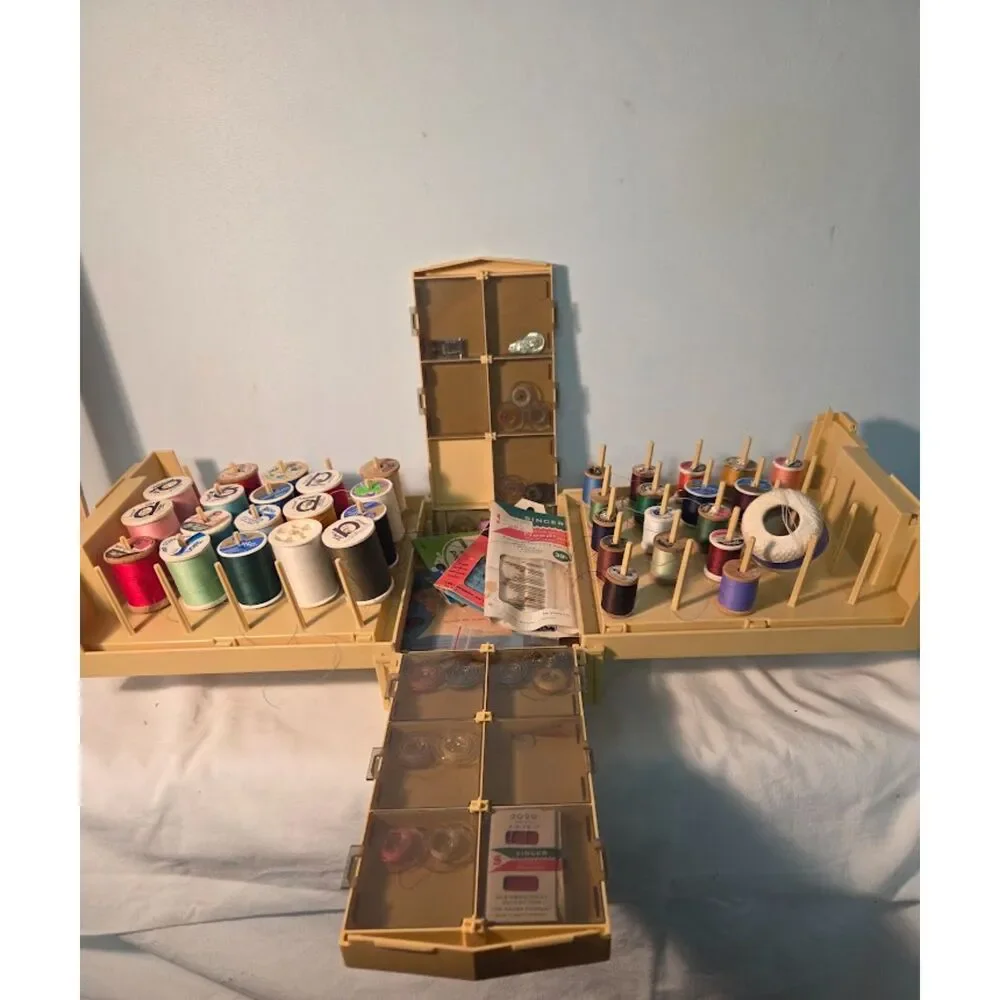 Vintage Plastic Sewing Organizer Box w/ Thread Bobbins & Notions Storage